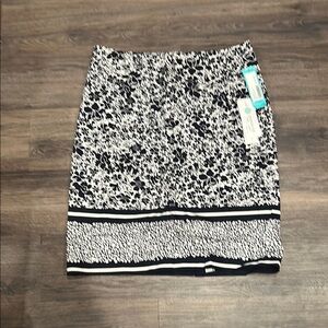 Margaret M Monochrome Floral Pencil Skirt